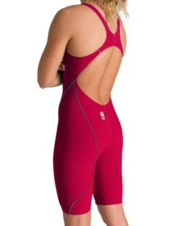 Arena Powerskin ST 2.0 Kneelength - Deep Red -Aqua Fit Wear arena powerskin st 20 kneelength deep red 2a898 401 13