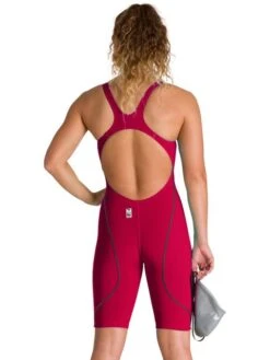 Arena Powerskin ST 2.0 Kneelength - Deep Red -Aqua Fit Wear arena powerskin st 20 kneelength deep red 2a898 401 9